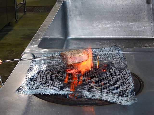 いしかわ牛の炙り焼き香草風味